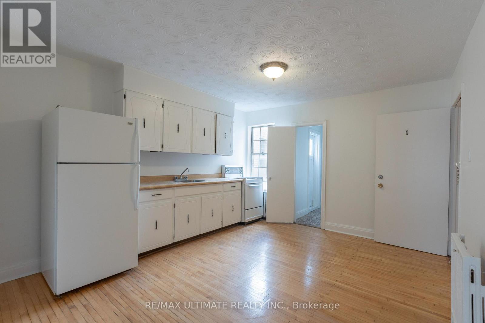 1693 Avenue Road Property Photo 13