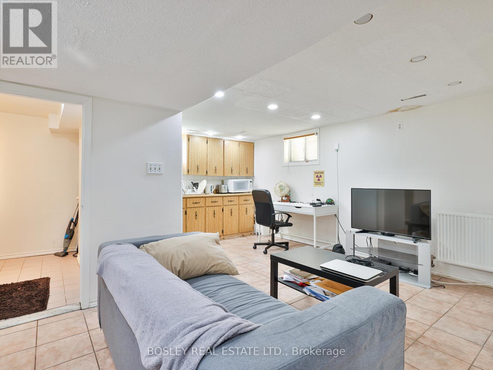 Lower - 283 Davisville Avenue Property Photo 3