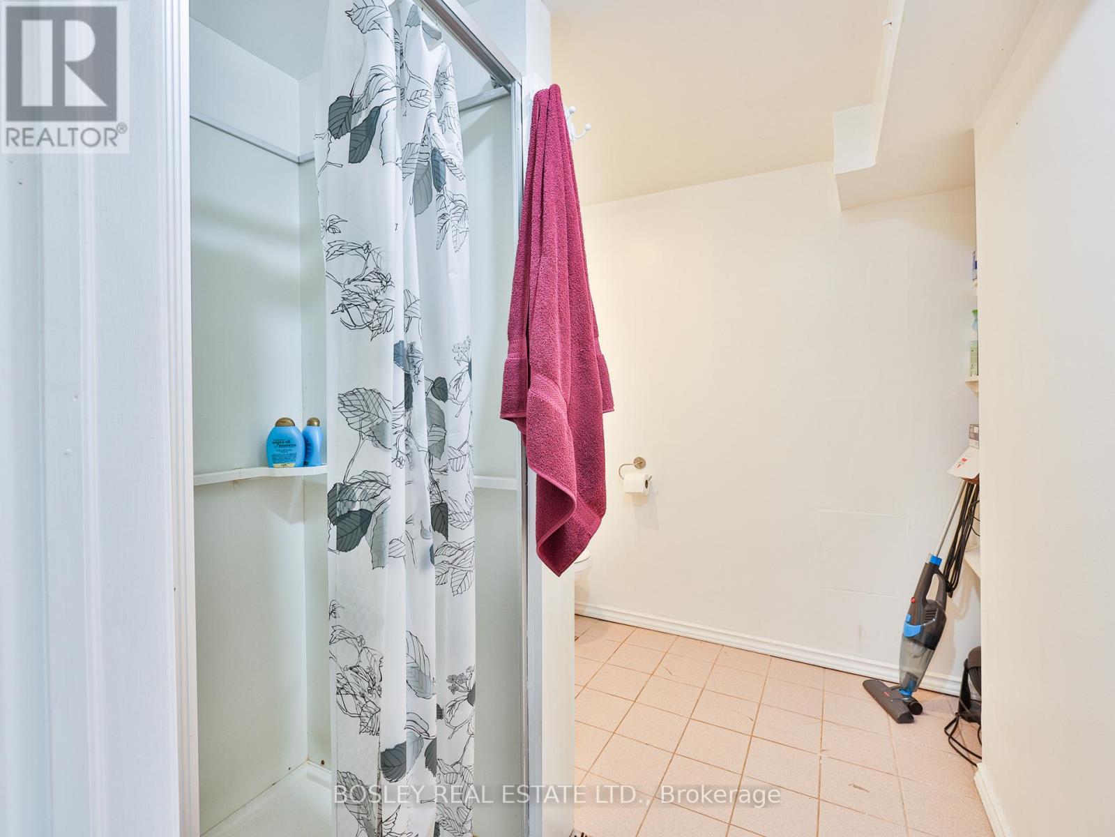 Lower - 283 Davisville Avenue Property Photo 9