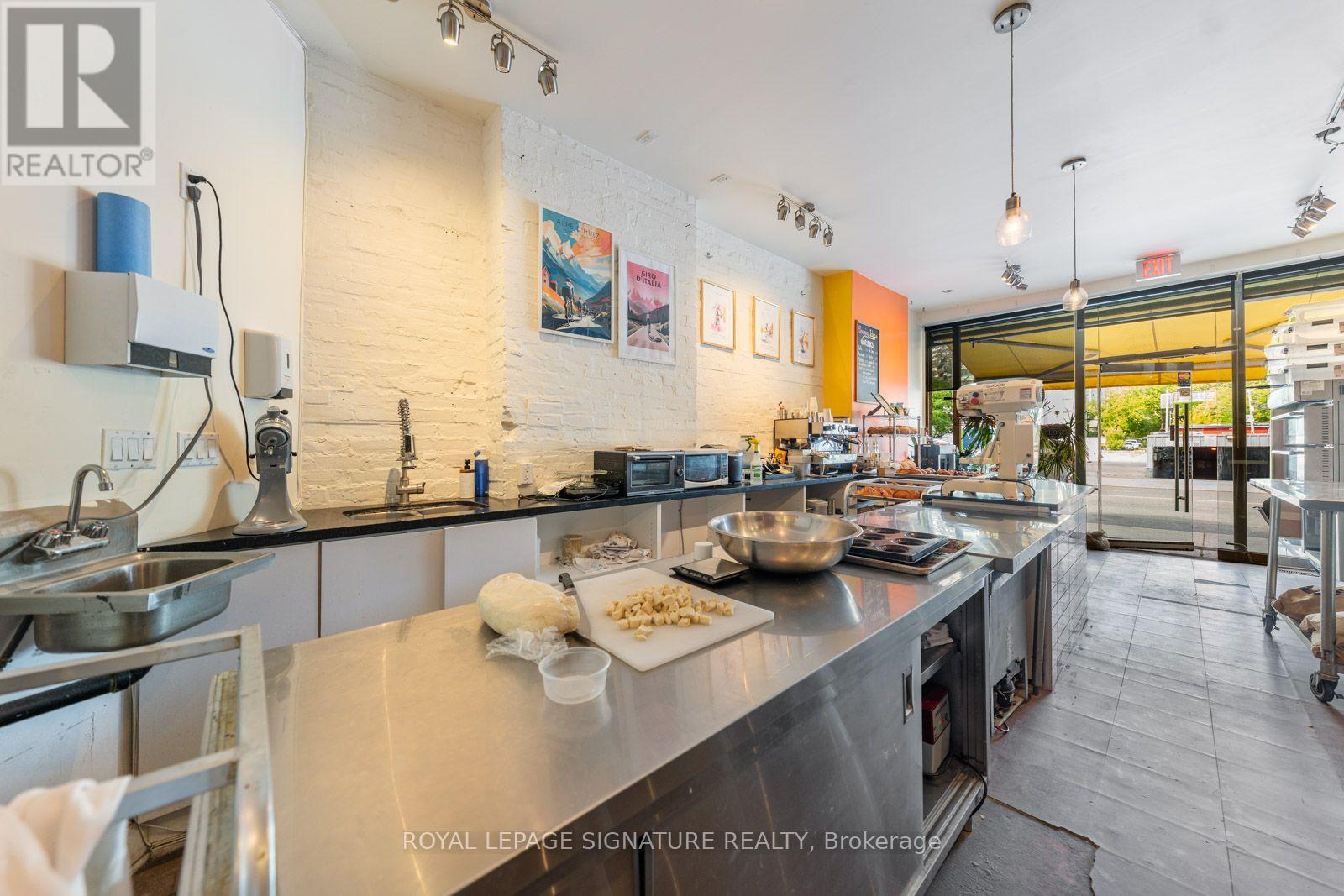 725 Dovercourt Road Property Photo 17