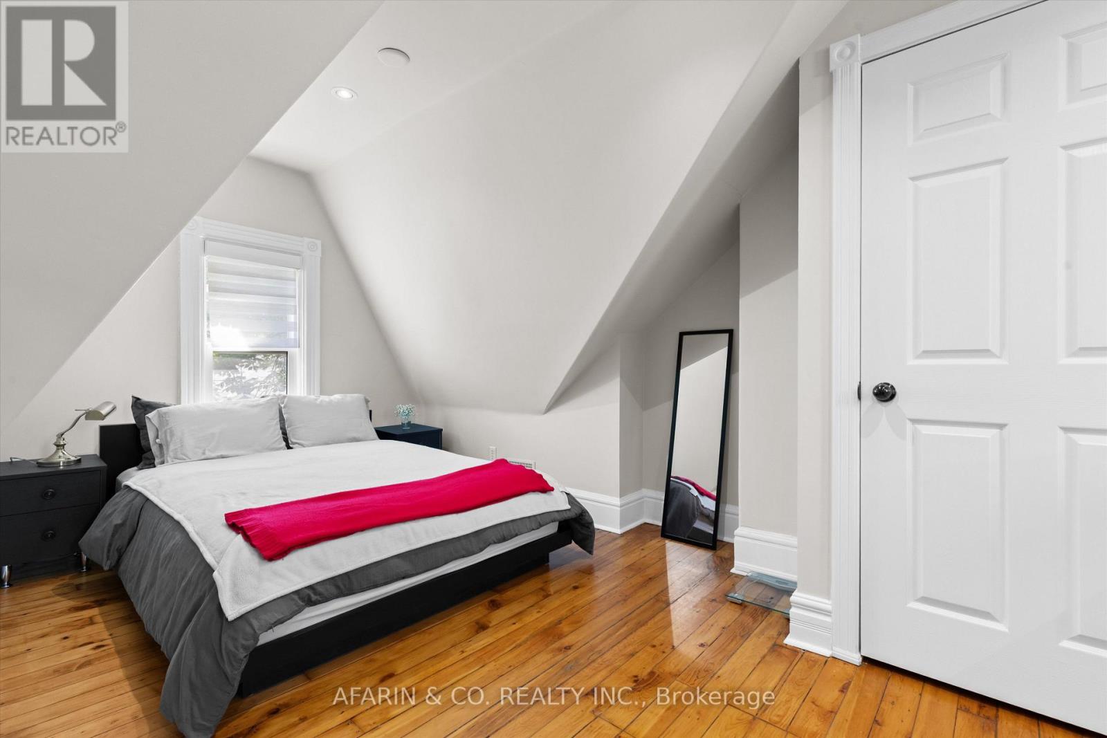 Second Floor & Loft - 48 Nassau Street Property Photo 13