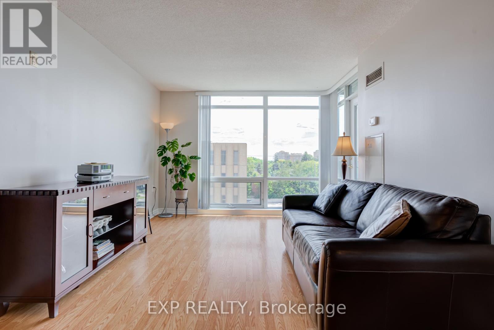 506 - 3840 Bathurst Street Property Photo 6