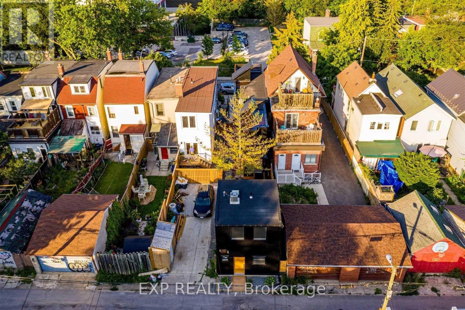 452 Montrose Avenue Property Photo 4