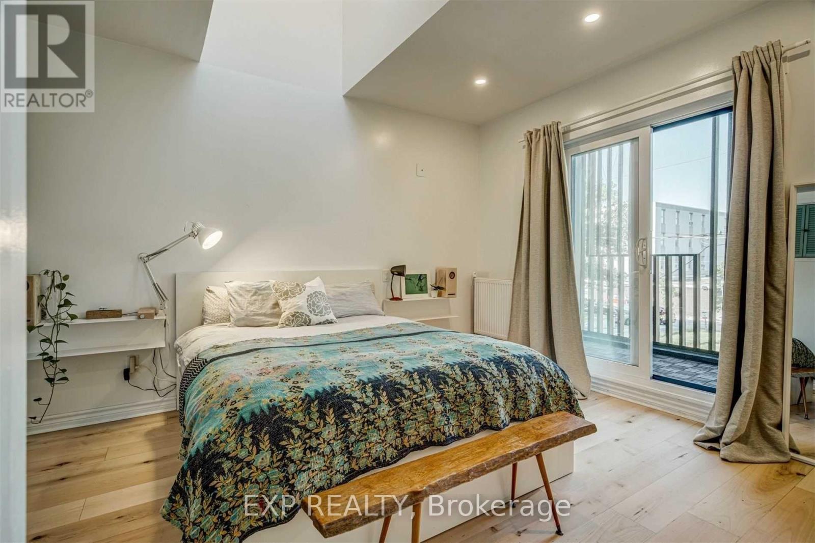 452 Montrose Avenue Property Photo 10