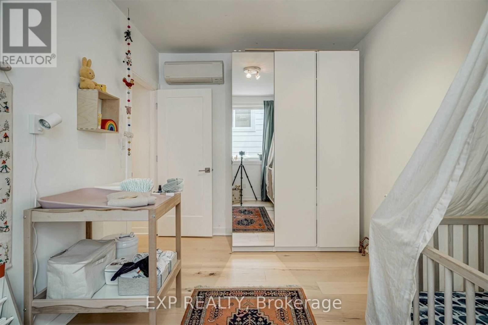 452 Montrose Avenue Property Photo 11