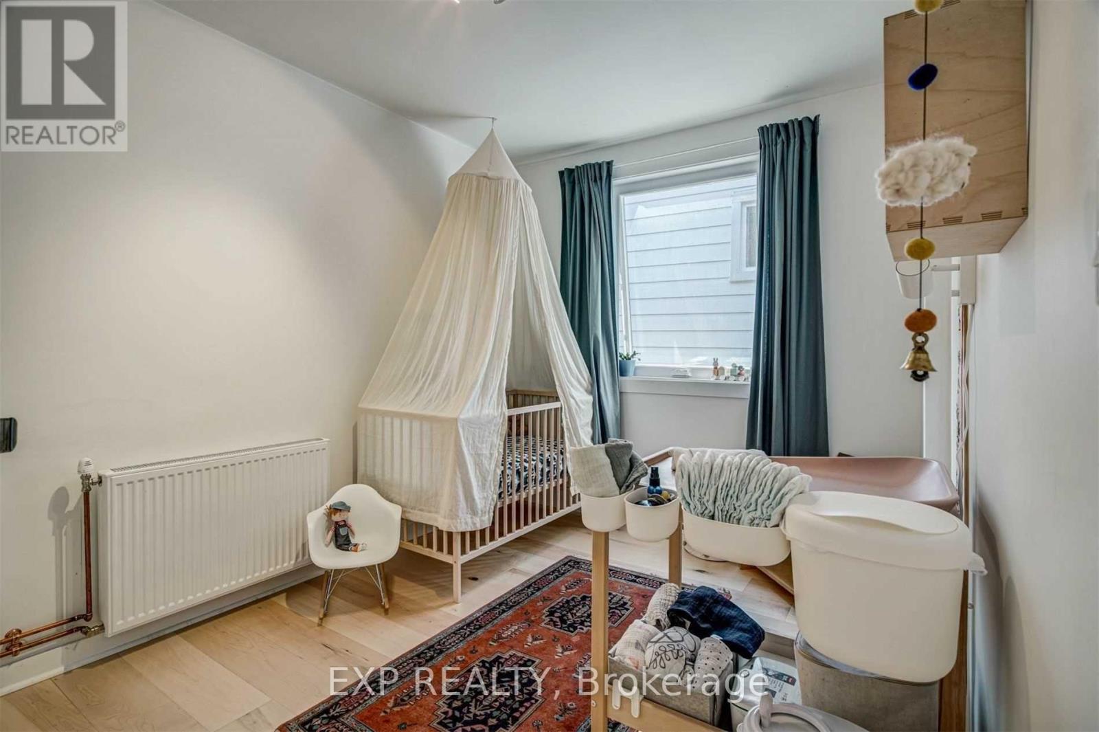 452 Montrose Avenue Property Photo 12