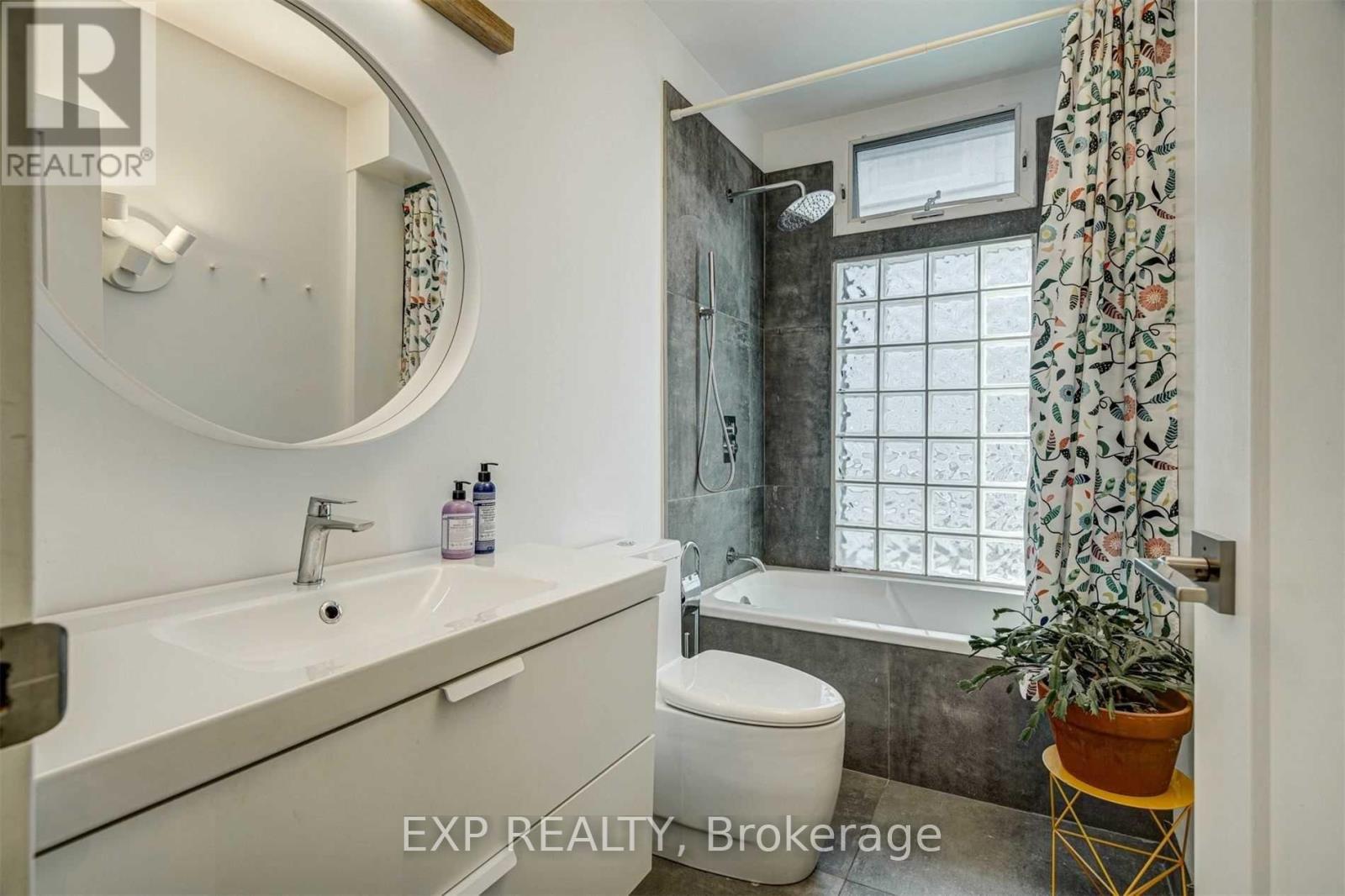 452 Montrose Avenue Property Photo 13