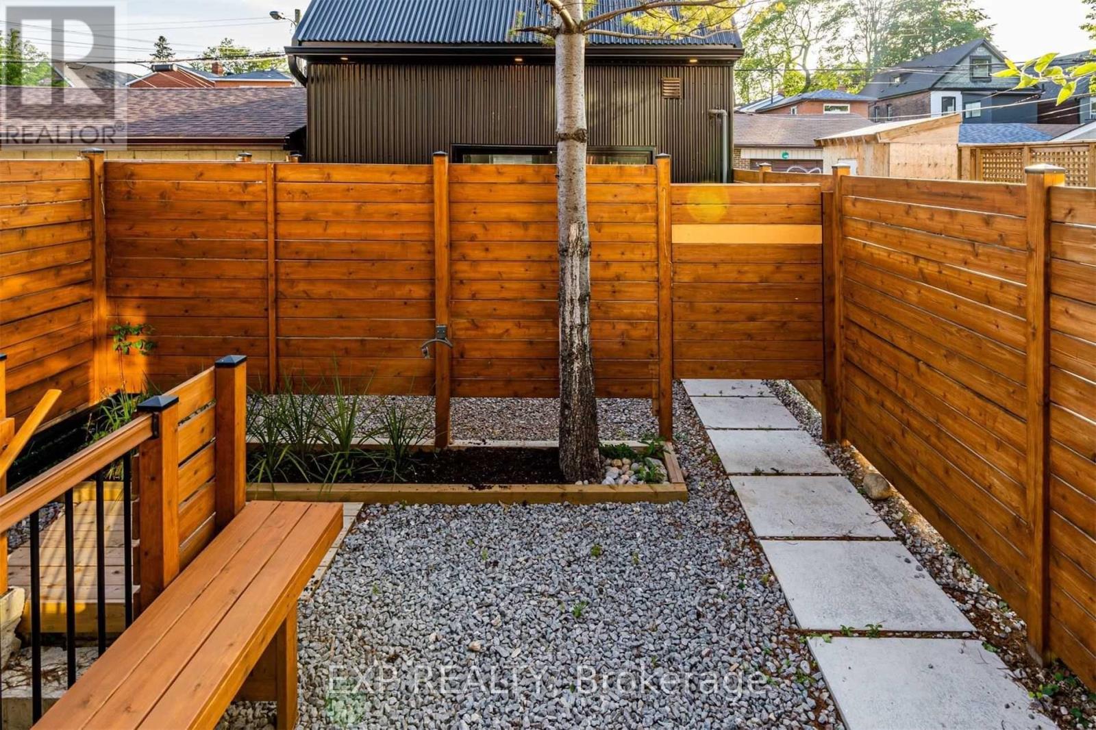 452 Montrose Avenue Property Photo 17