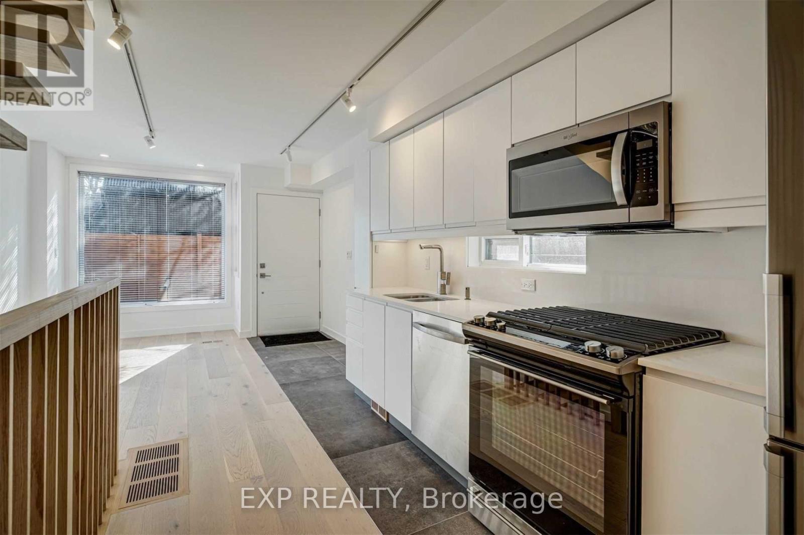 452 Montrose Avenue Property Photo 19