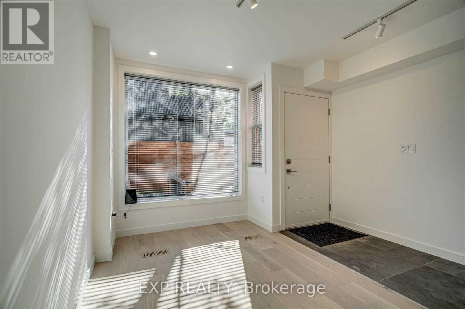 452 Montrose Avenue Property Photo 20