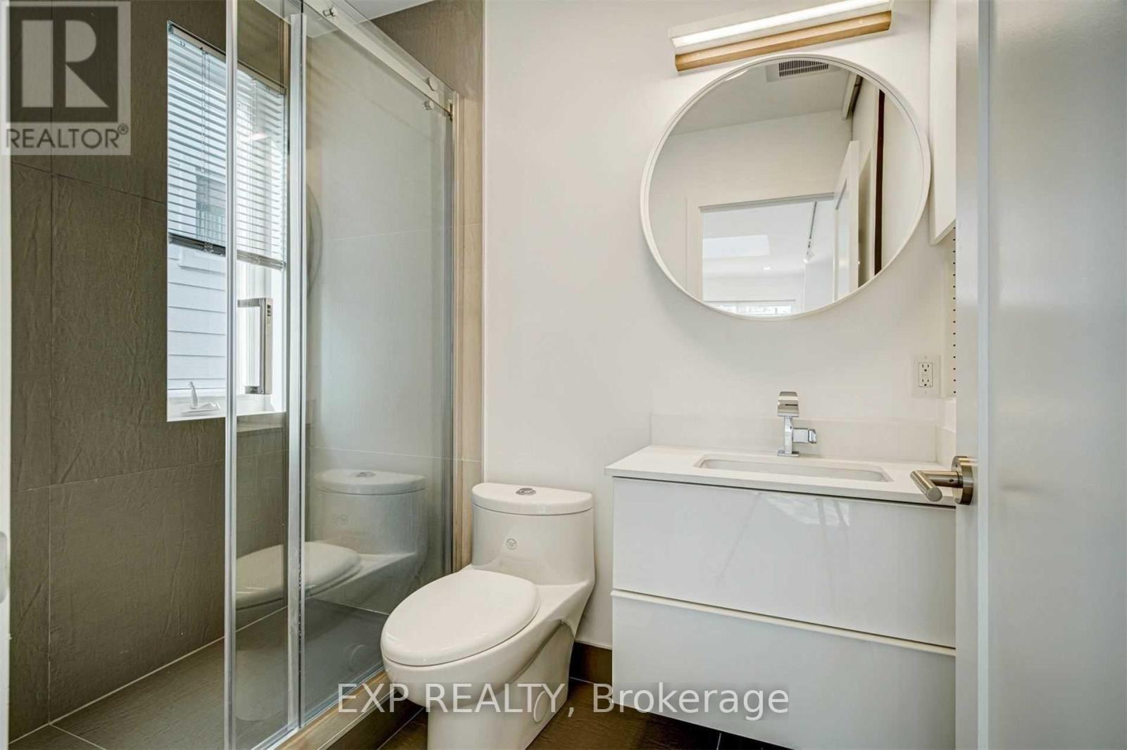 452 Montrose Avenue Property Photo 23