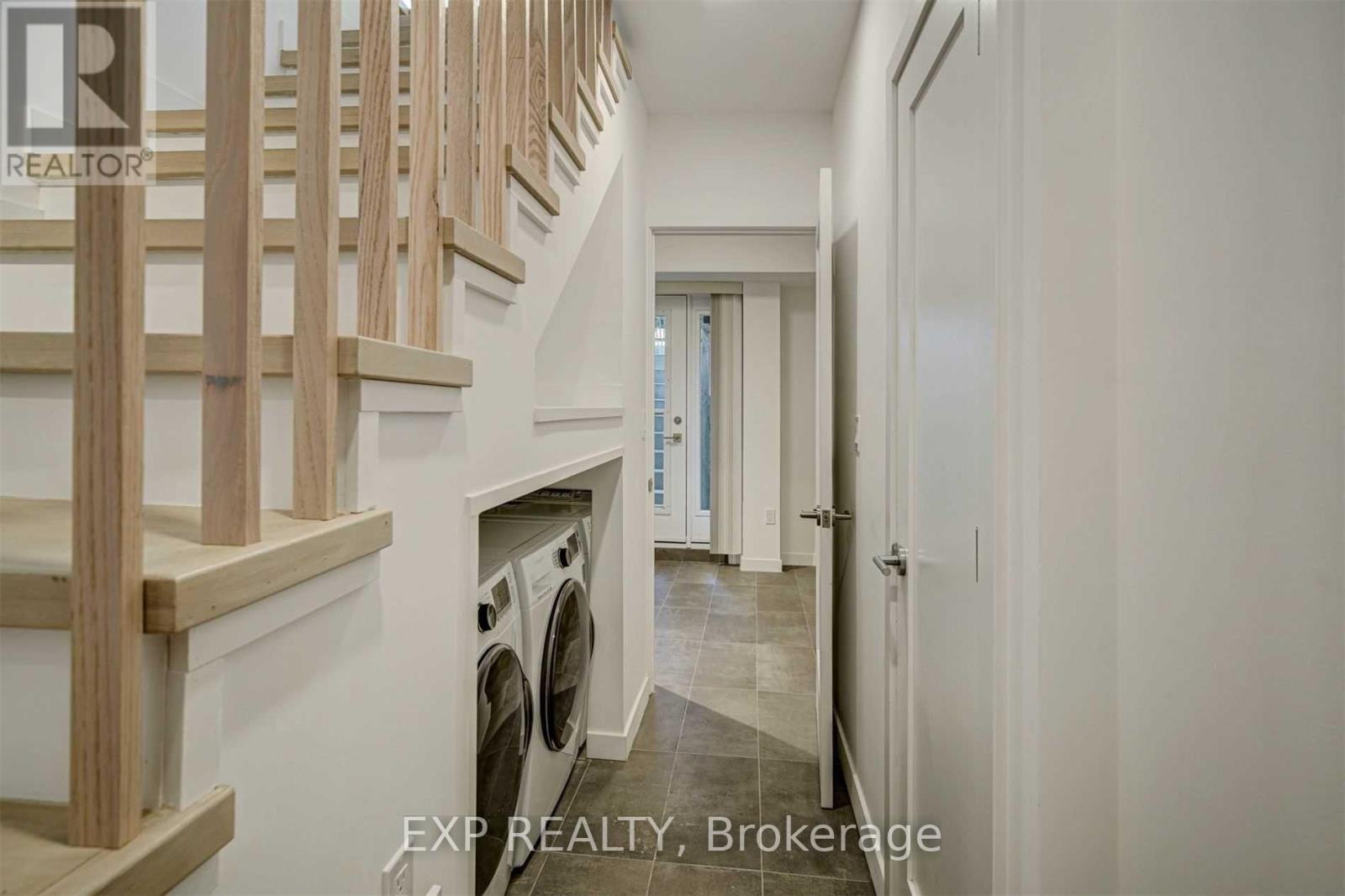 452 Montrose Avenue Property Photo 24