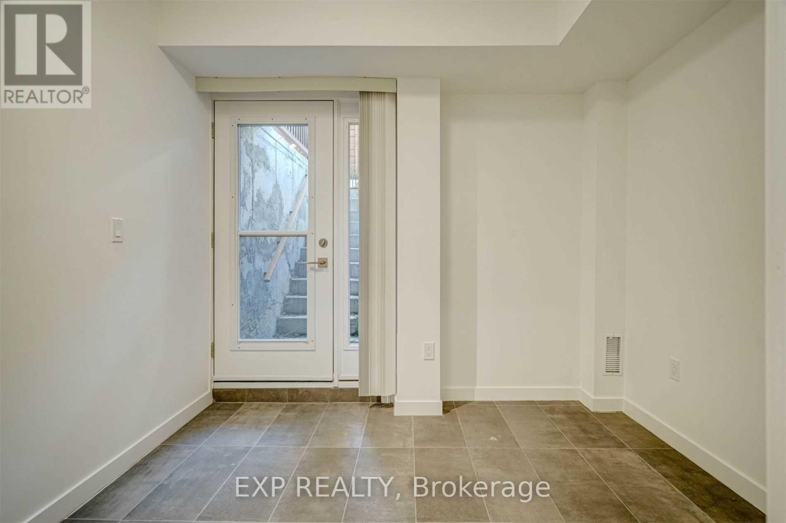 452 Montrose Avenue Property Photo 25
