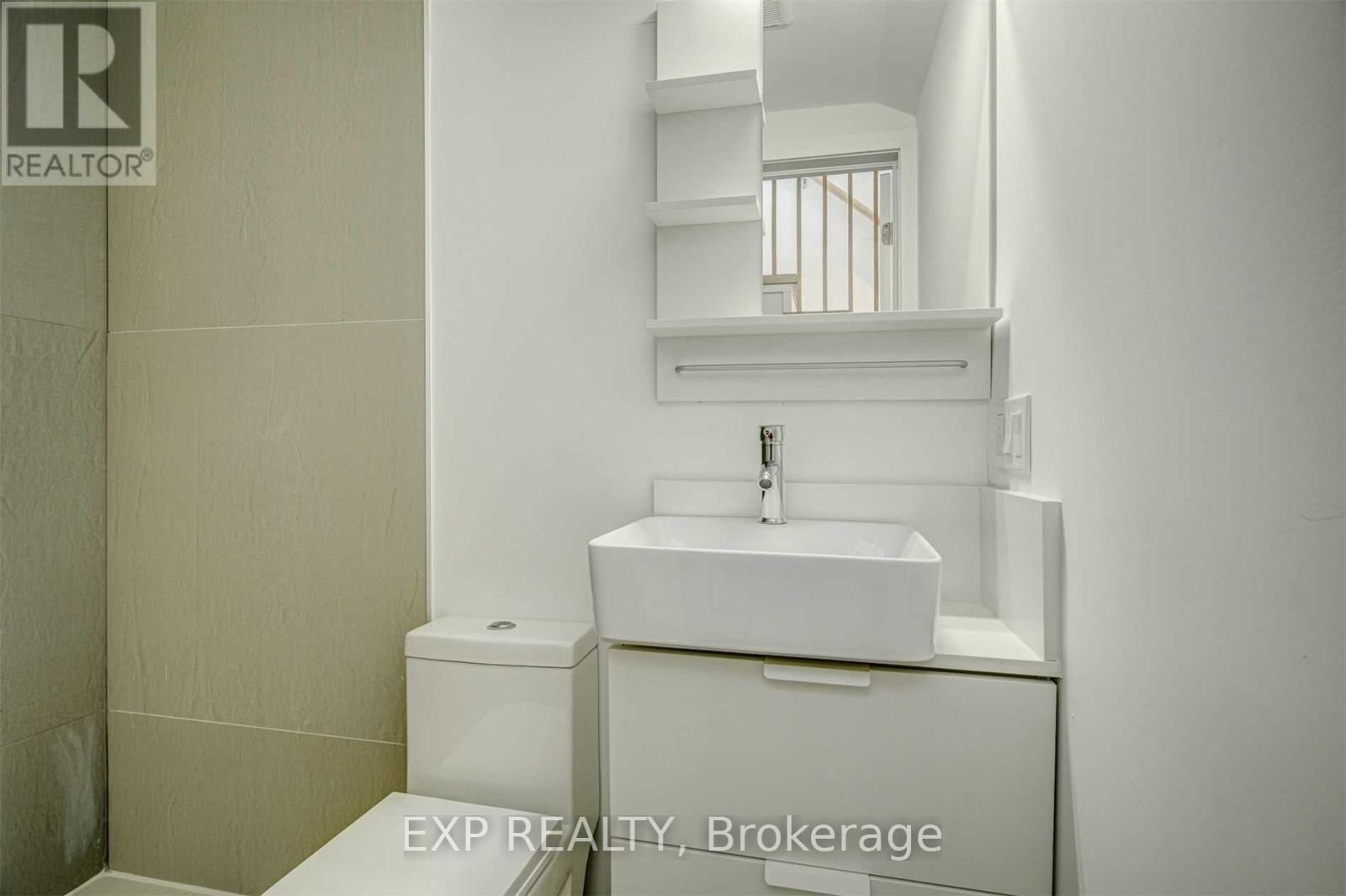 452 Montrose Avenue Property Photo 26