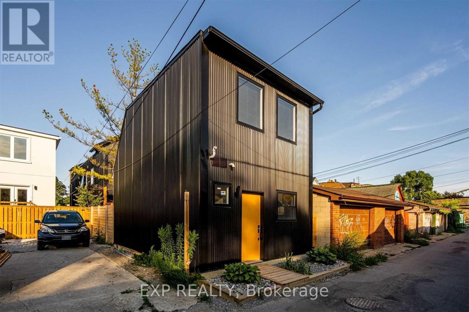 452 Montrose Avenue Property Photo 28