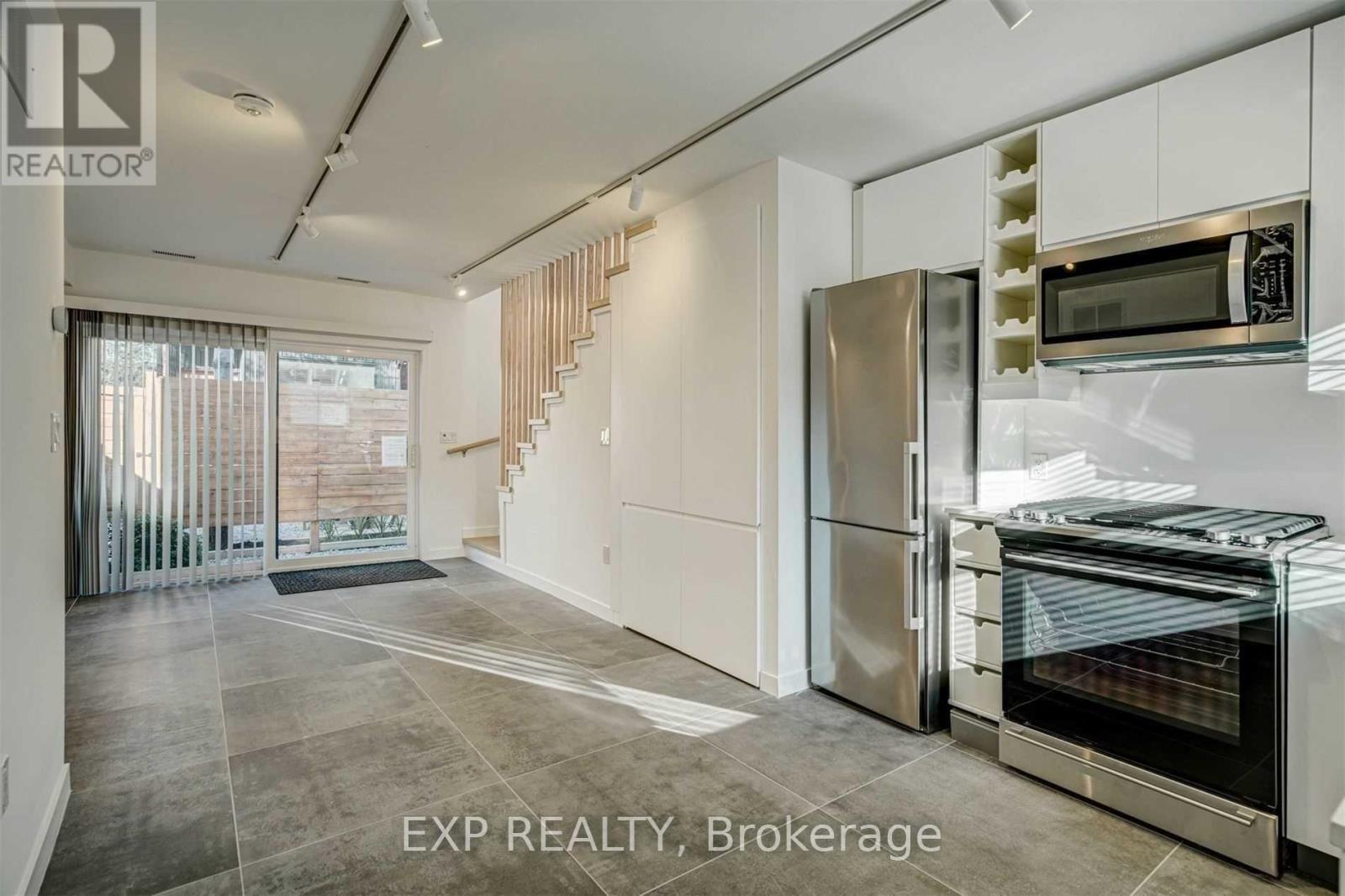452 Montrose Avenue Property Photo 30