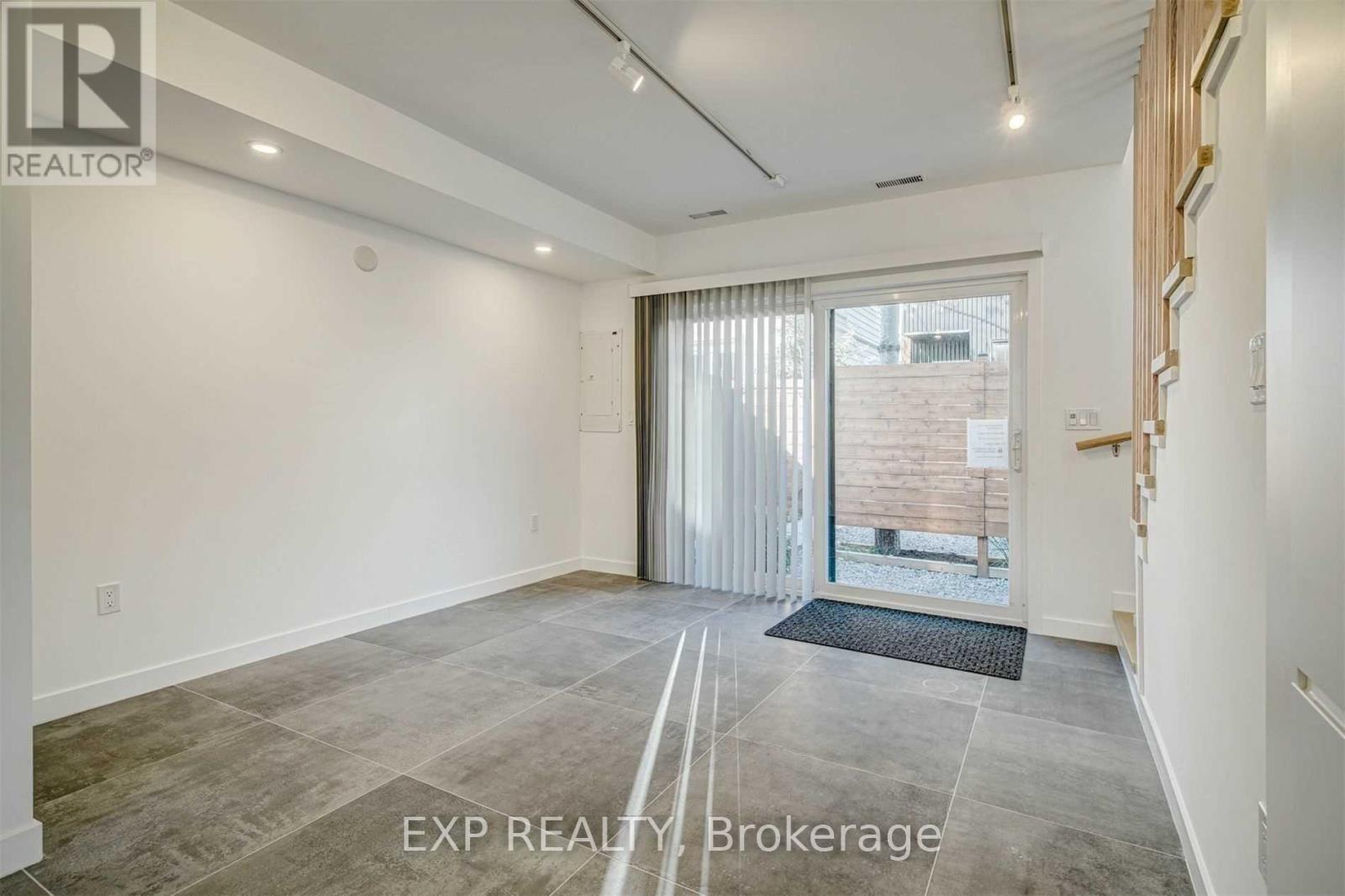 452 Montrose Avenue Property Photo 31