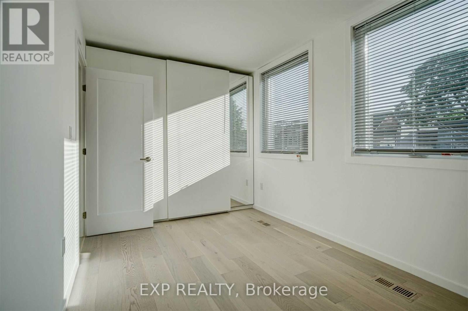 452 Montrose Avenue Property Photo 33