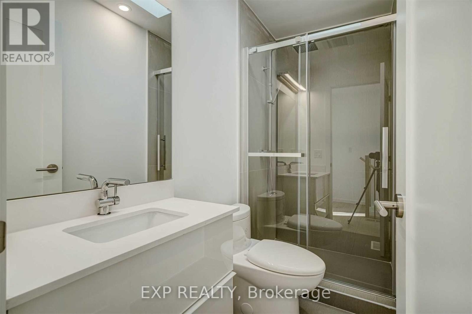 452 Montrose Avenue Property Photo 36