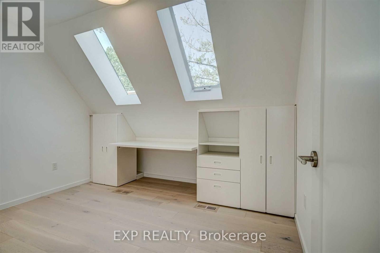 452 Montrose Avenue Property Photo 37