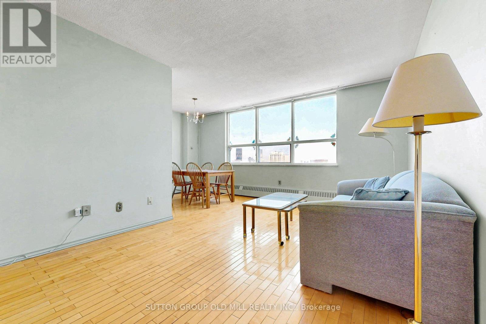 1901 - 5 Parkway Forest Drive Property Photo 4