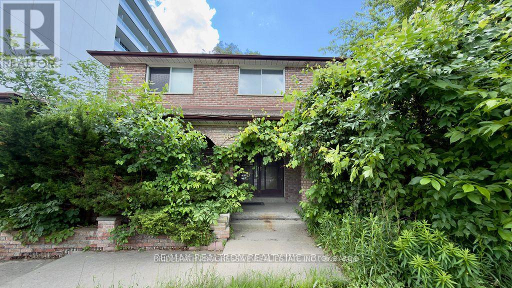 589 SHEPPARD AVENUE E