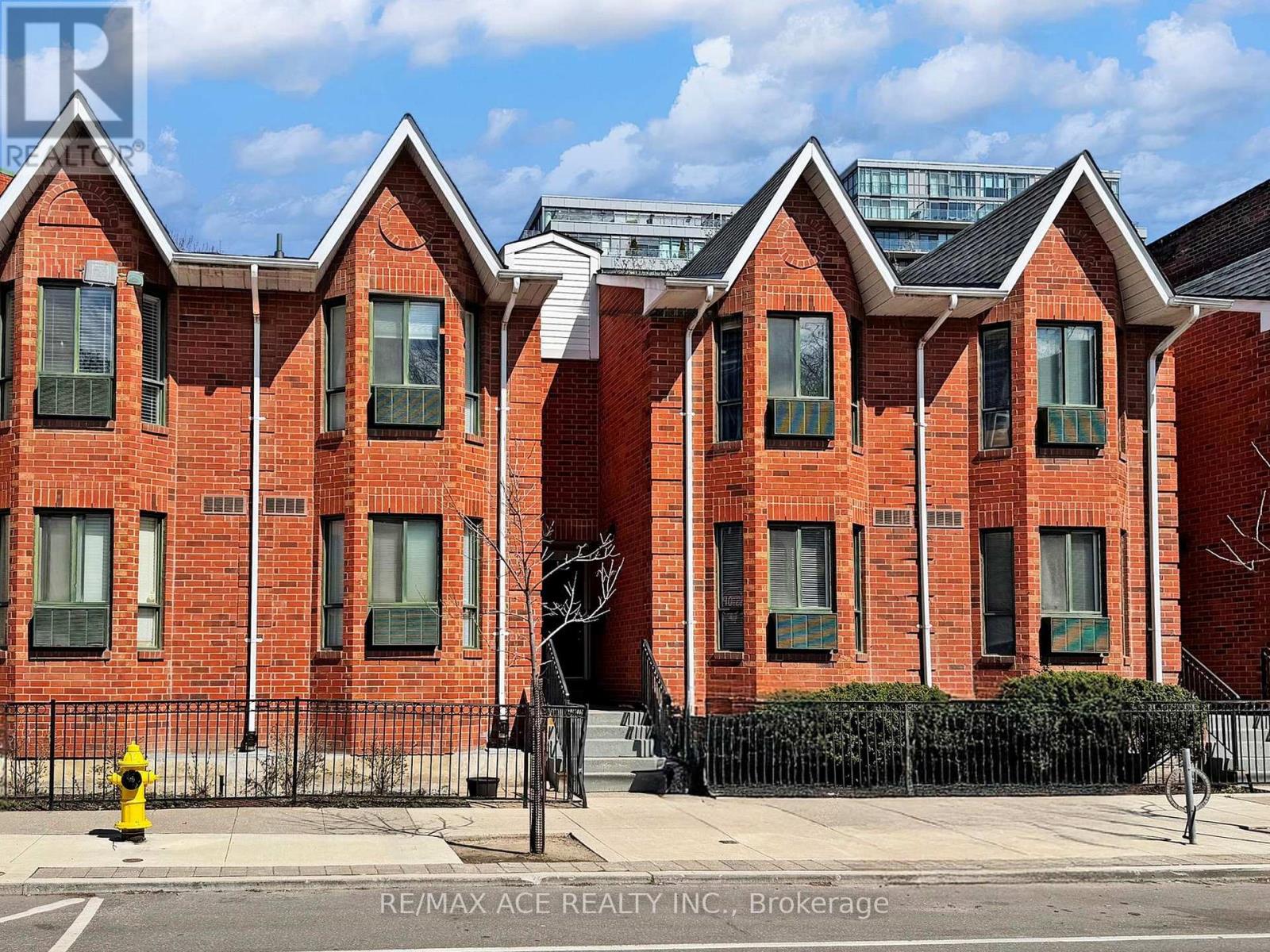 14 - 660B WELLINGTON STREET W Property Photo 1