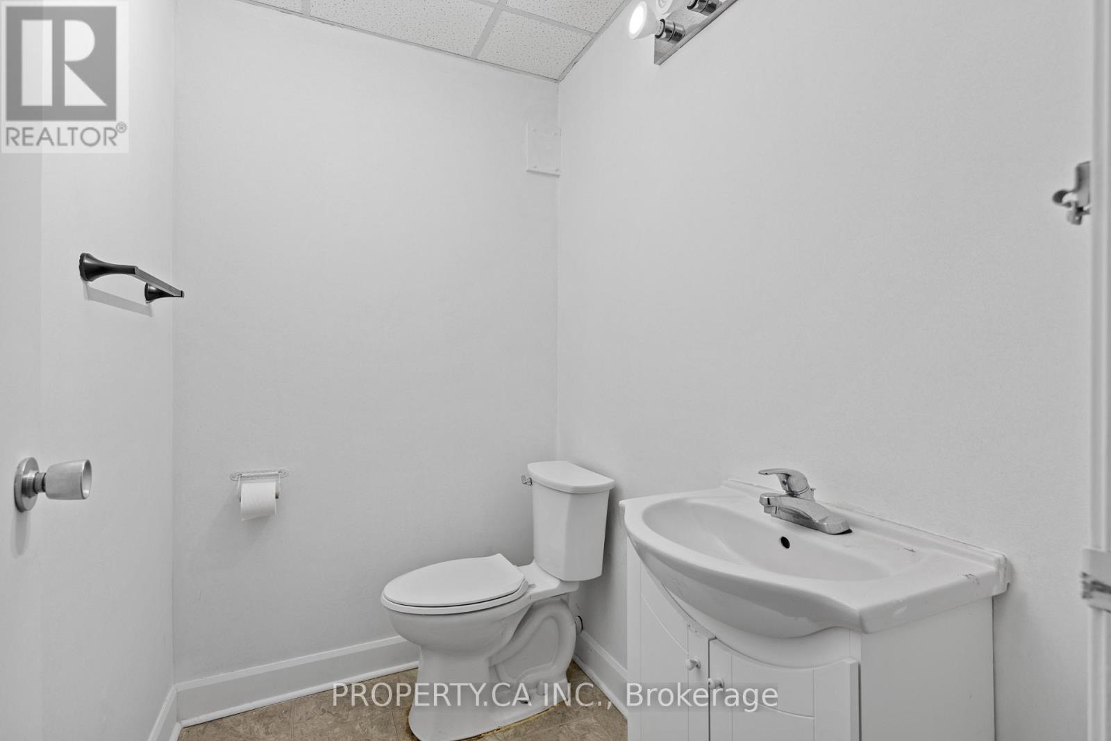 101 - 326 Davenport Road Property Photo 13