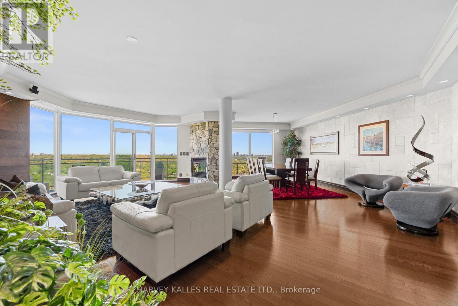 2701 - 300 Bloor Street E Property Photo 4