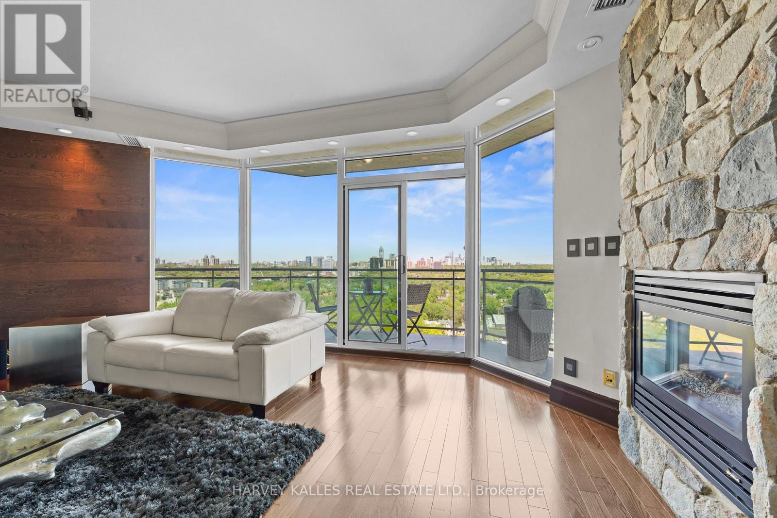 2701 - 300 Bloor Street E Property Photo 9