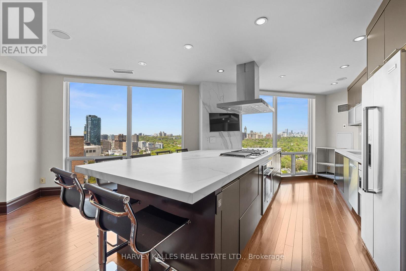 2701 - 300 Bloor Street E Property Photo 13