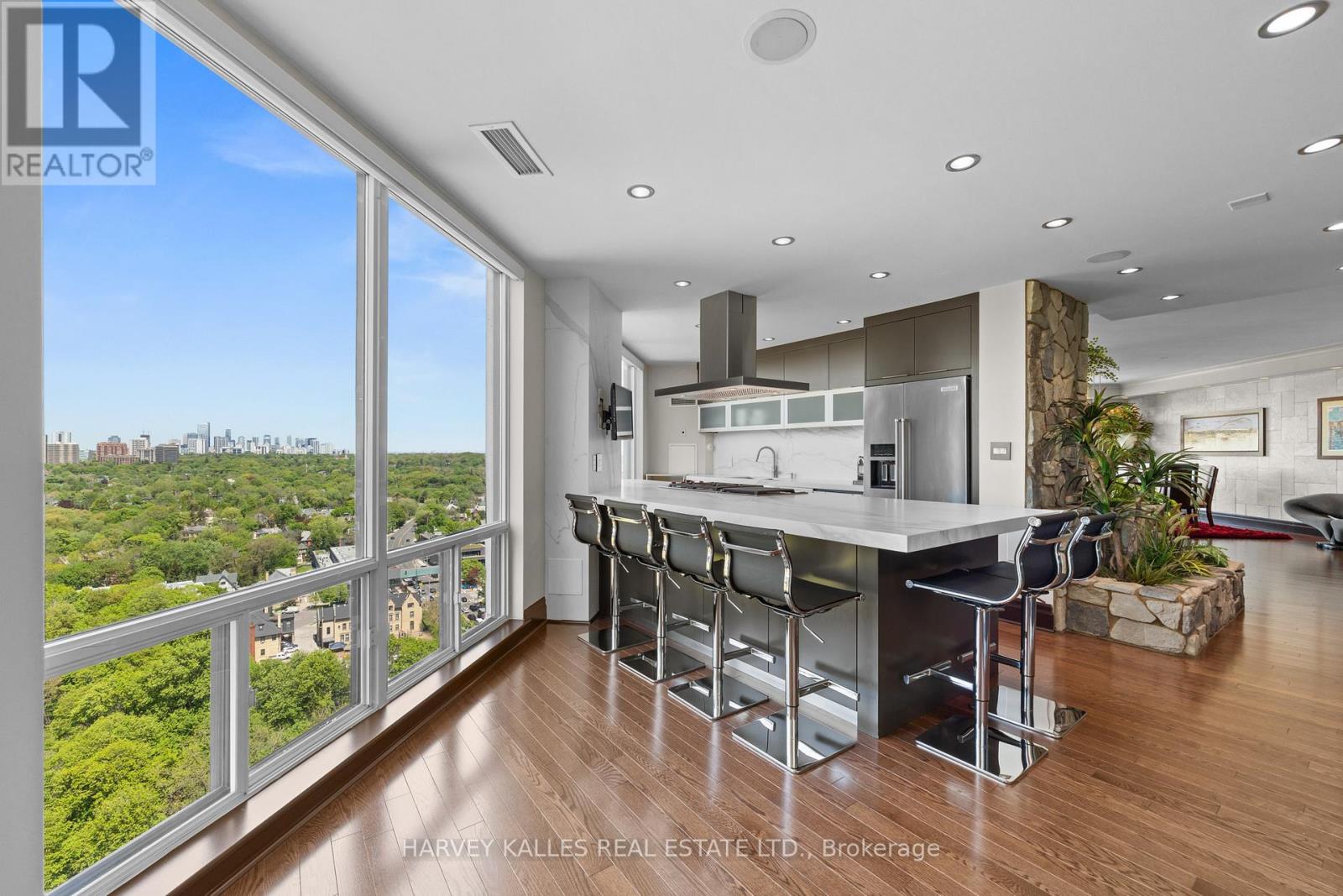 2701 - 300 Bloor Street E Property Photo 14
