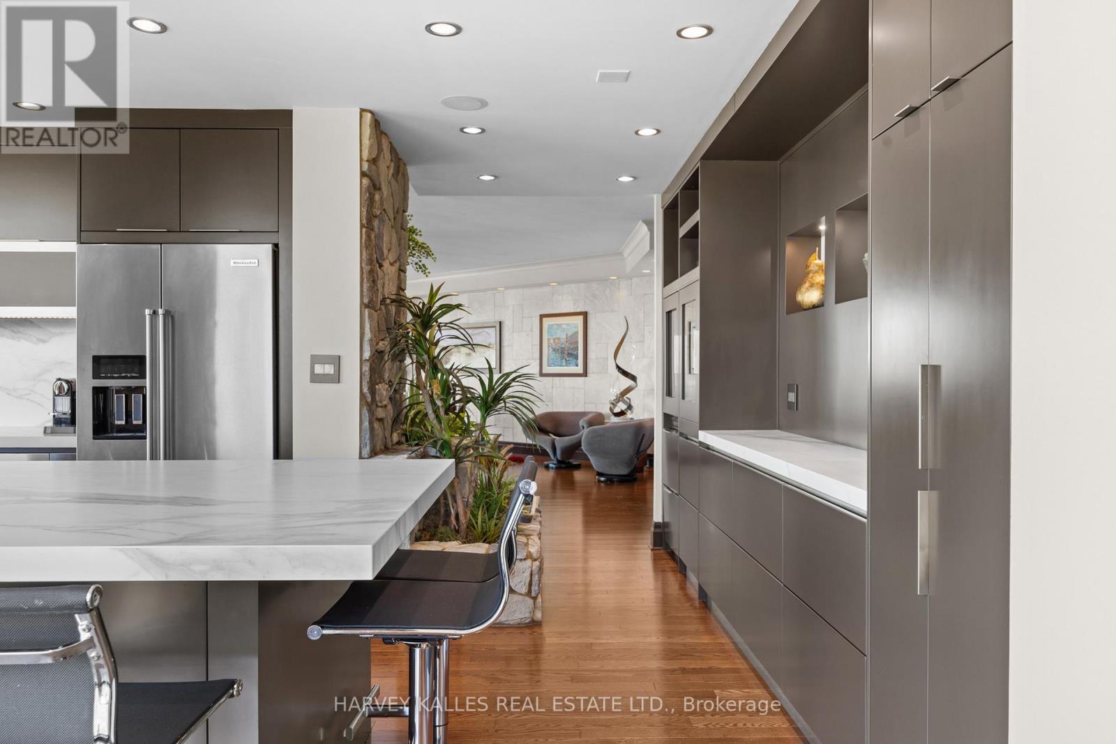 2701 - 300 Bloor Street E Property Photo 16