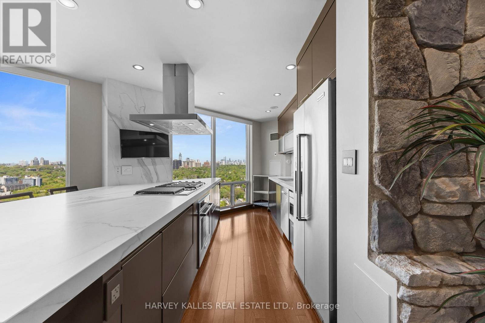 2701 - 300 Bloor Street E Property Photo 17