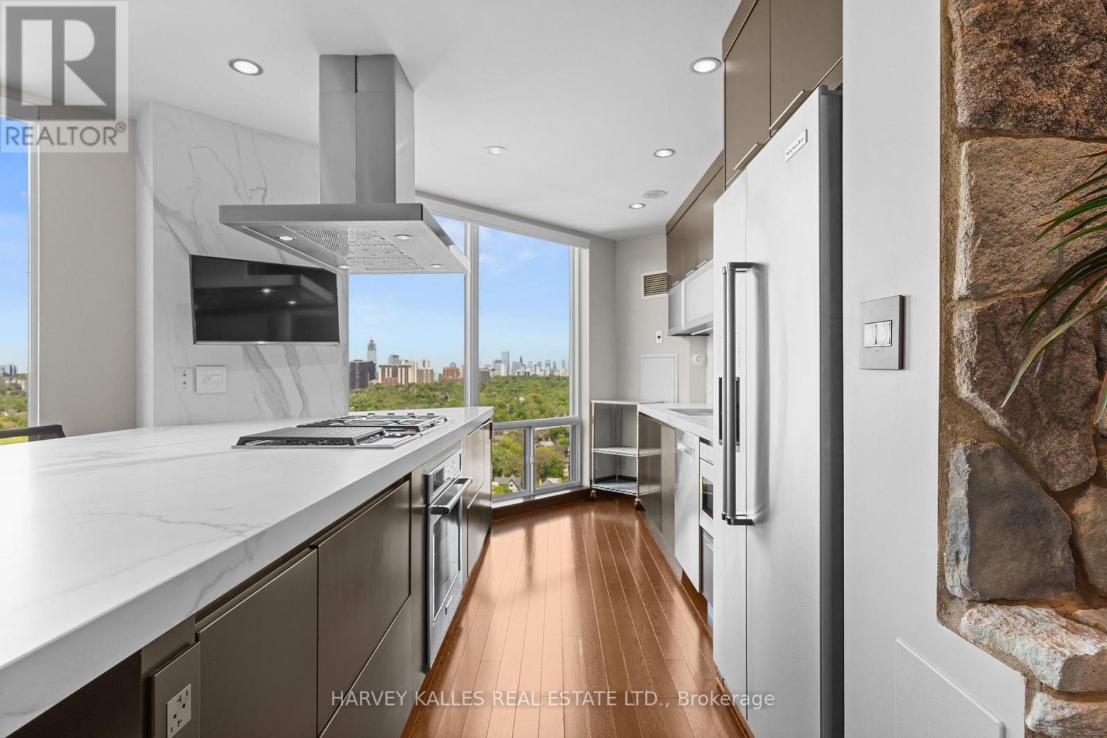 2701 - 300 Bloor Street E Property Photo 18