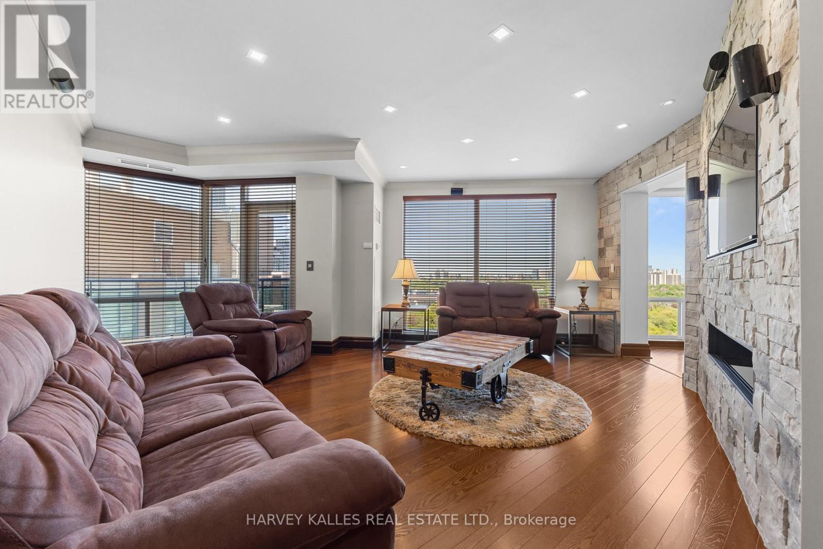 2701 - 300 Bloor Street E Property Photo 22