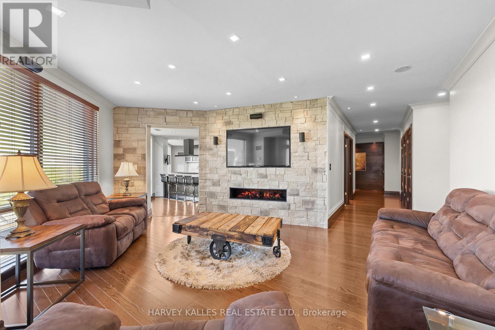 2701 - 300 Bloor Street E Property Photo 23