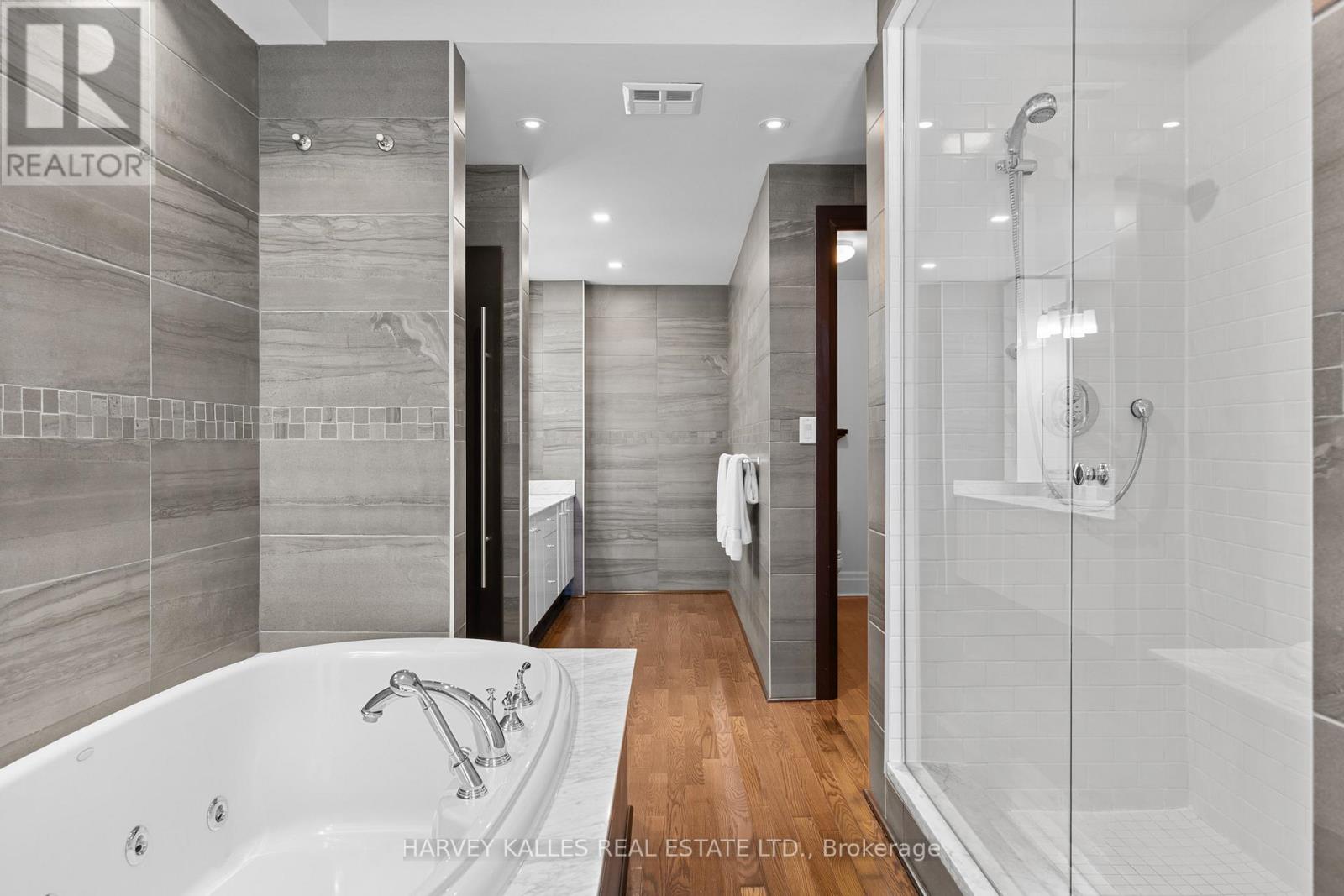 2701 - 300 Bloor Street E Property Photo 31