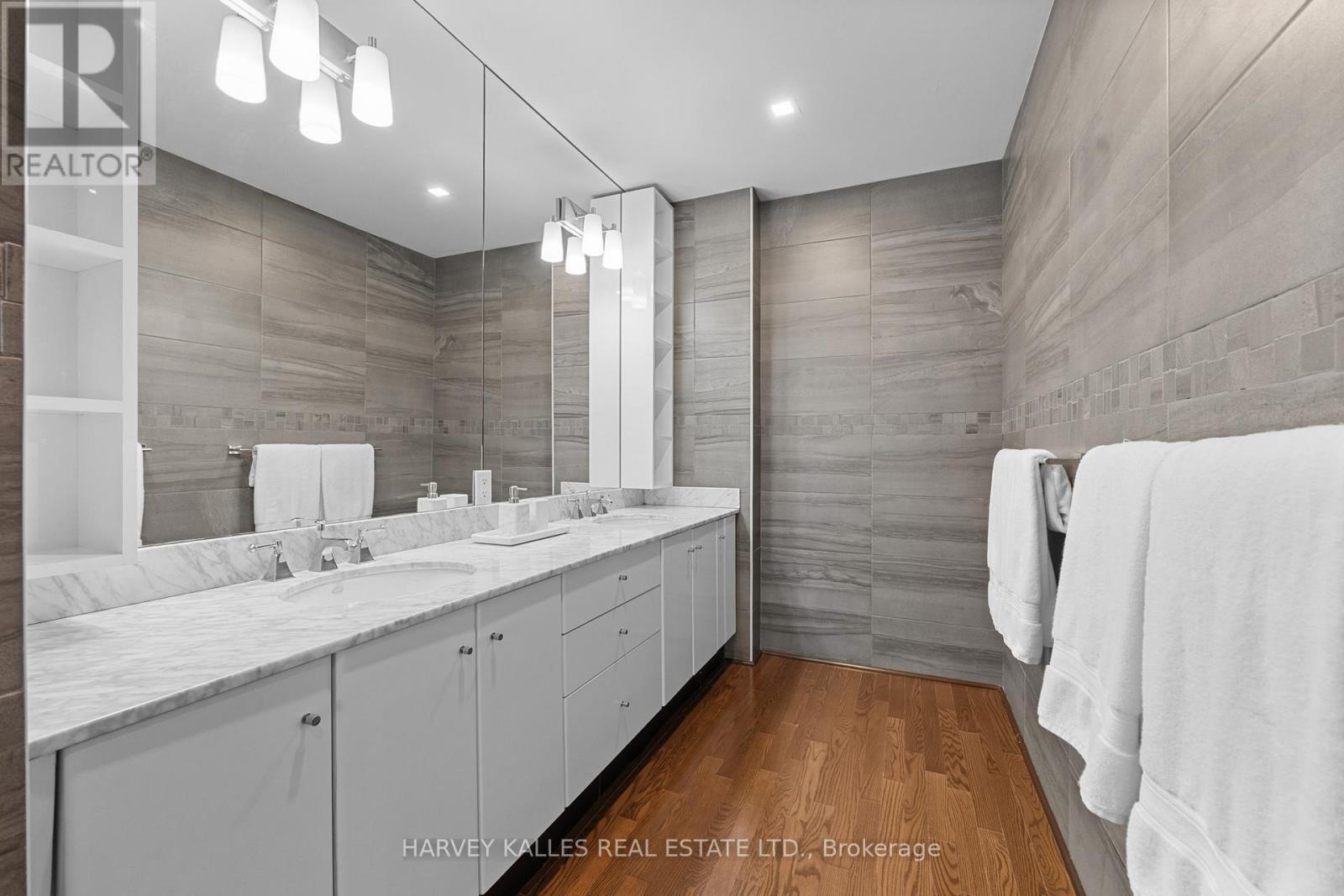 2701 - 300 Bloor Street E Property Photo 32