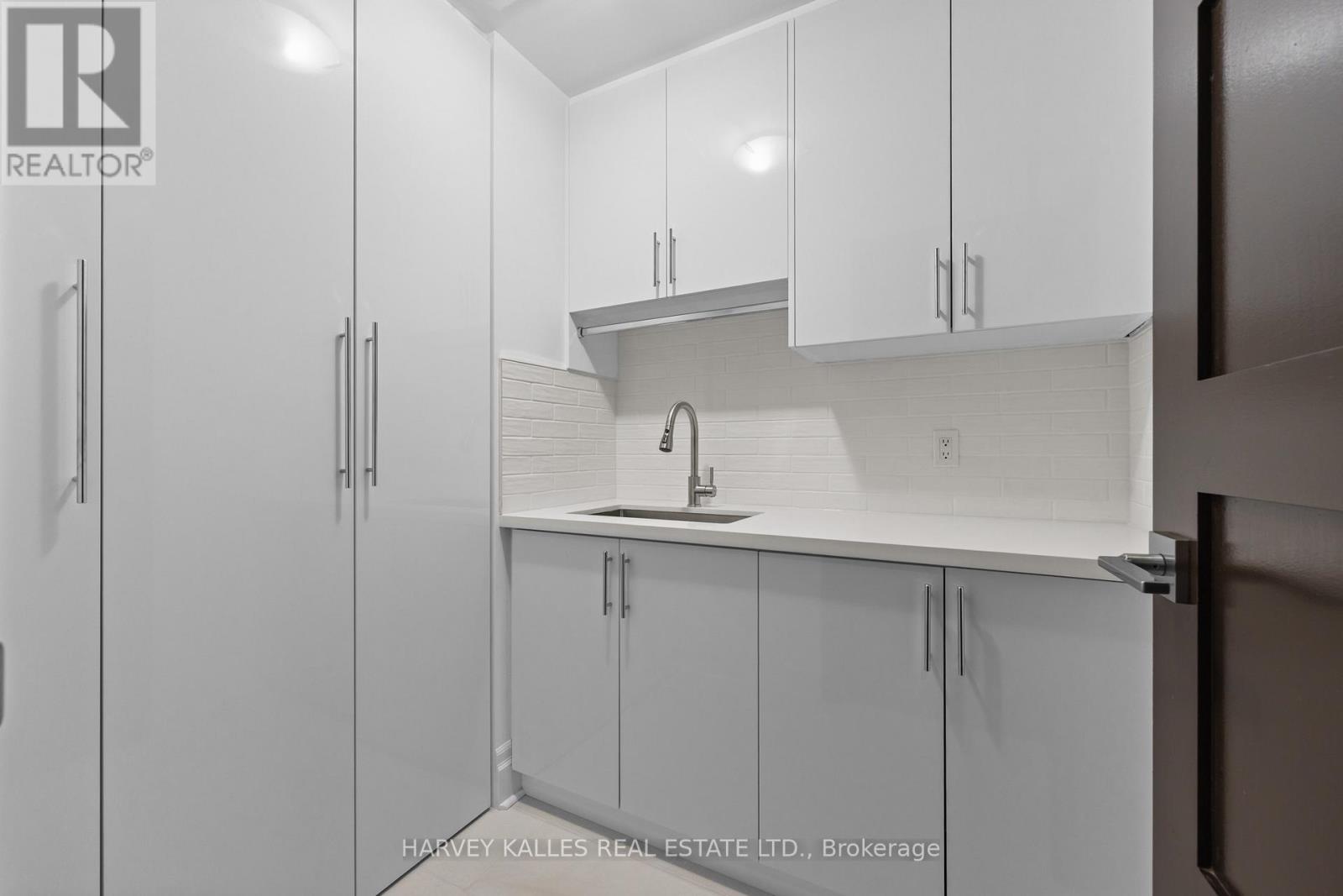 2701 - 300 Bloor Street E Property Photo 35