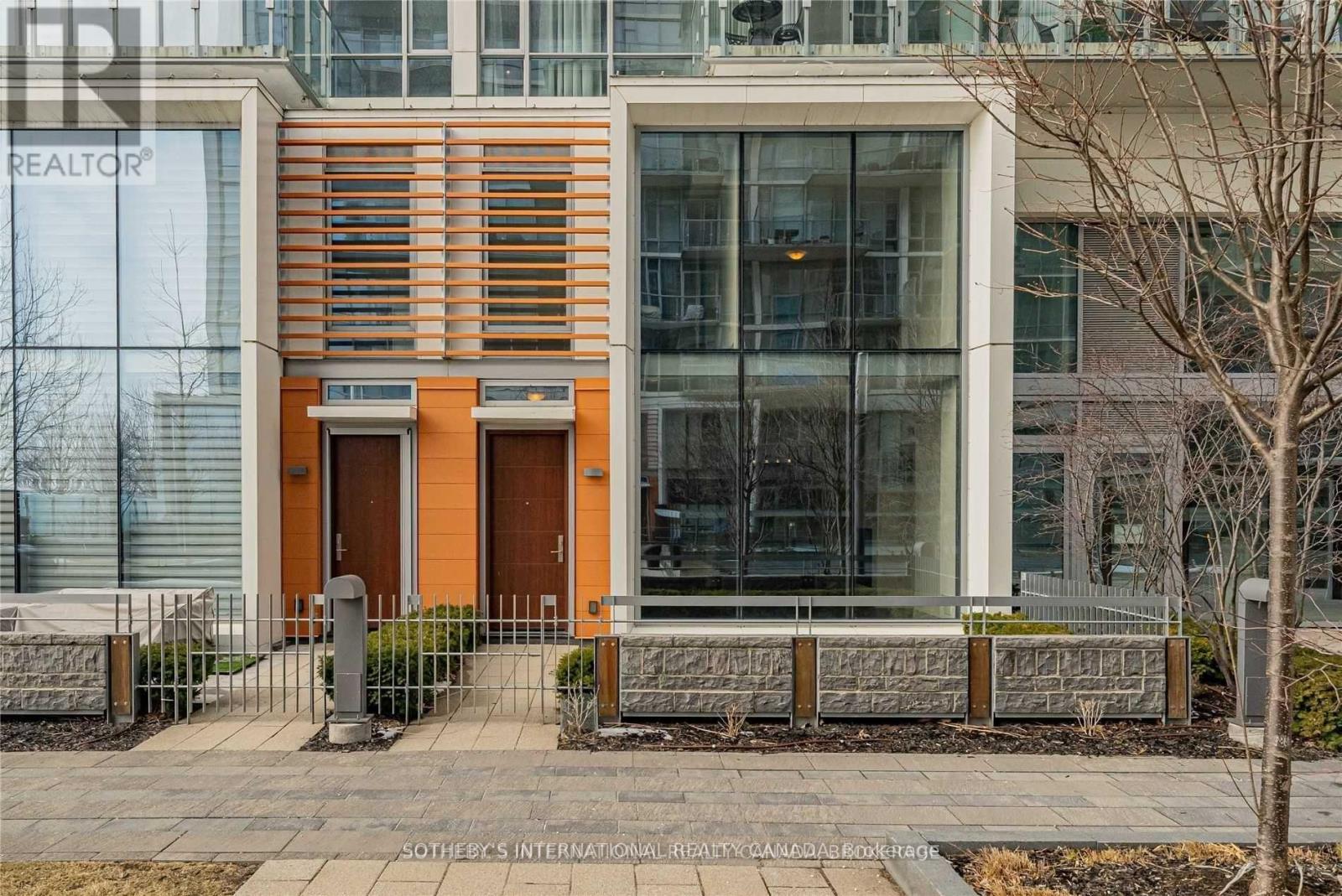 Th-113 - 29 Queens Quay E Property Photo 1