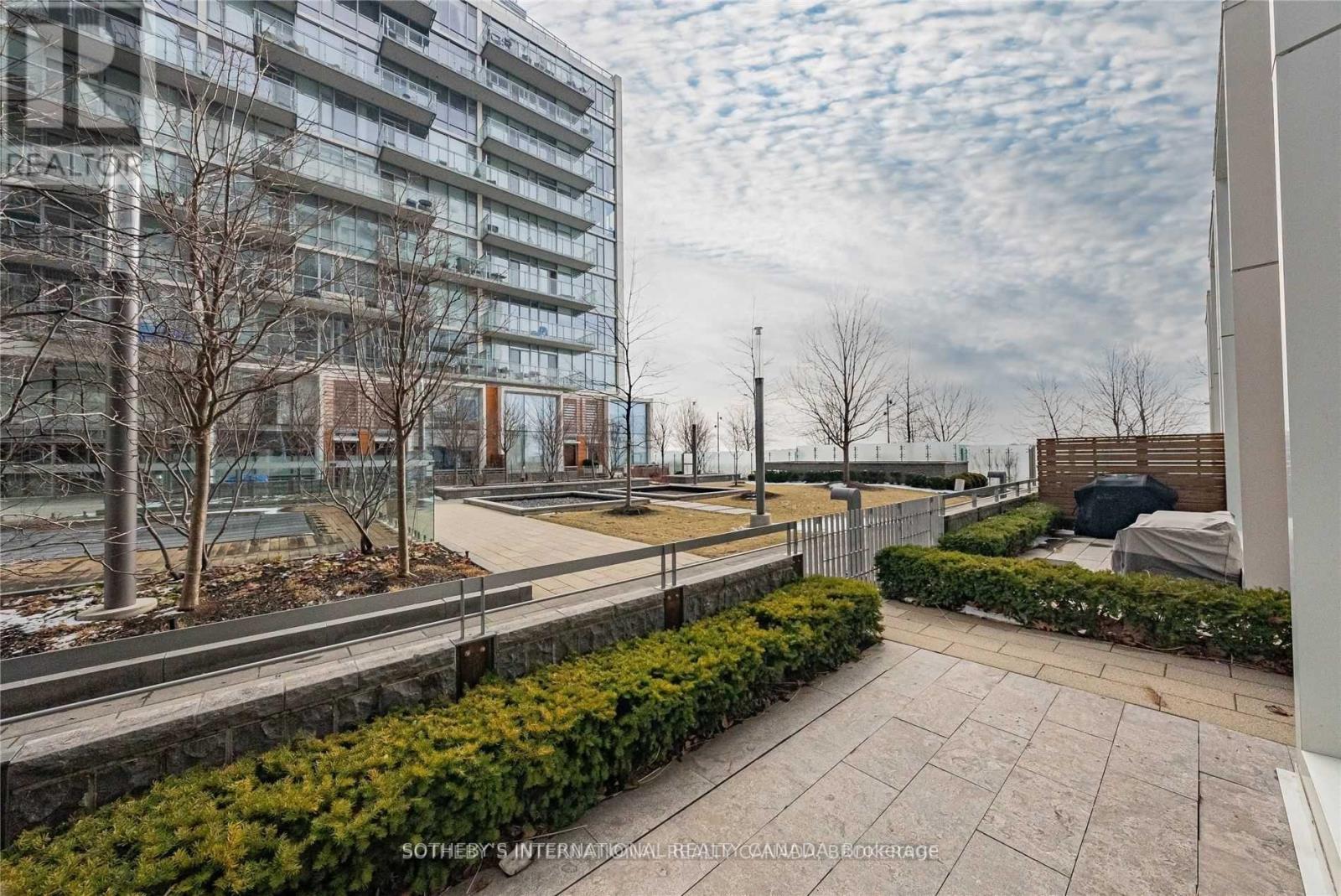 Th-113 - 29 Queens Quay E Property Photo 2
