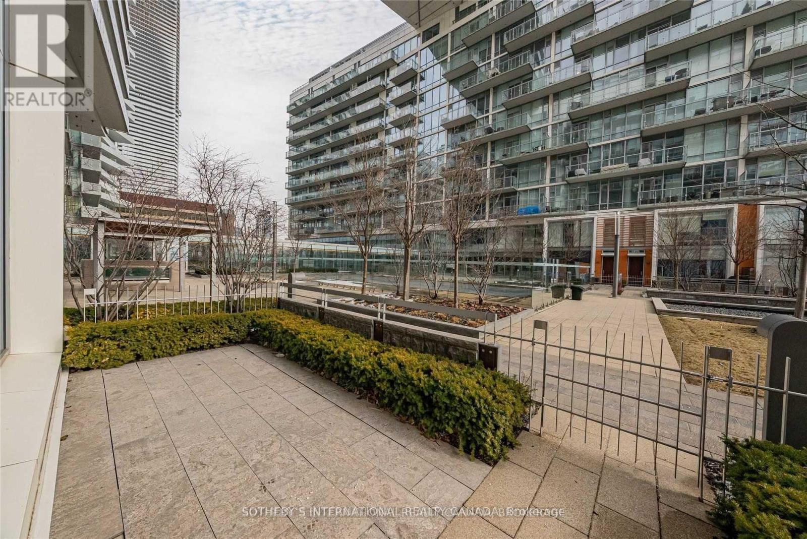 Th-113 - 29 Queens Quay E Property Photo 3