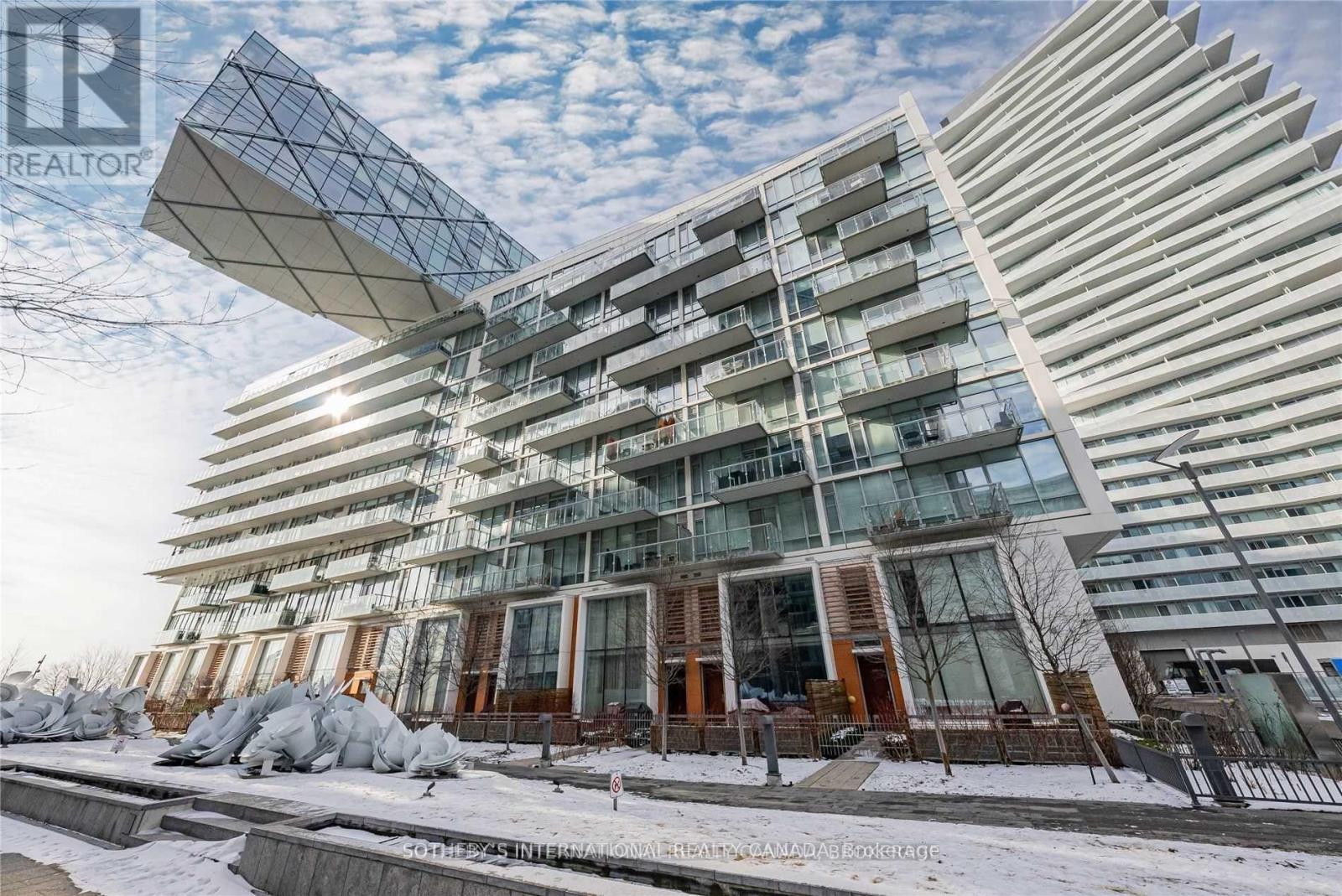 Th-113 - 29 Queens Quay E Property Photo 4