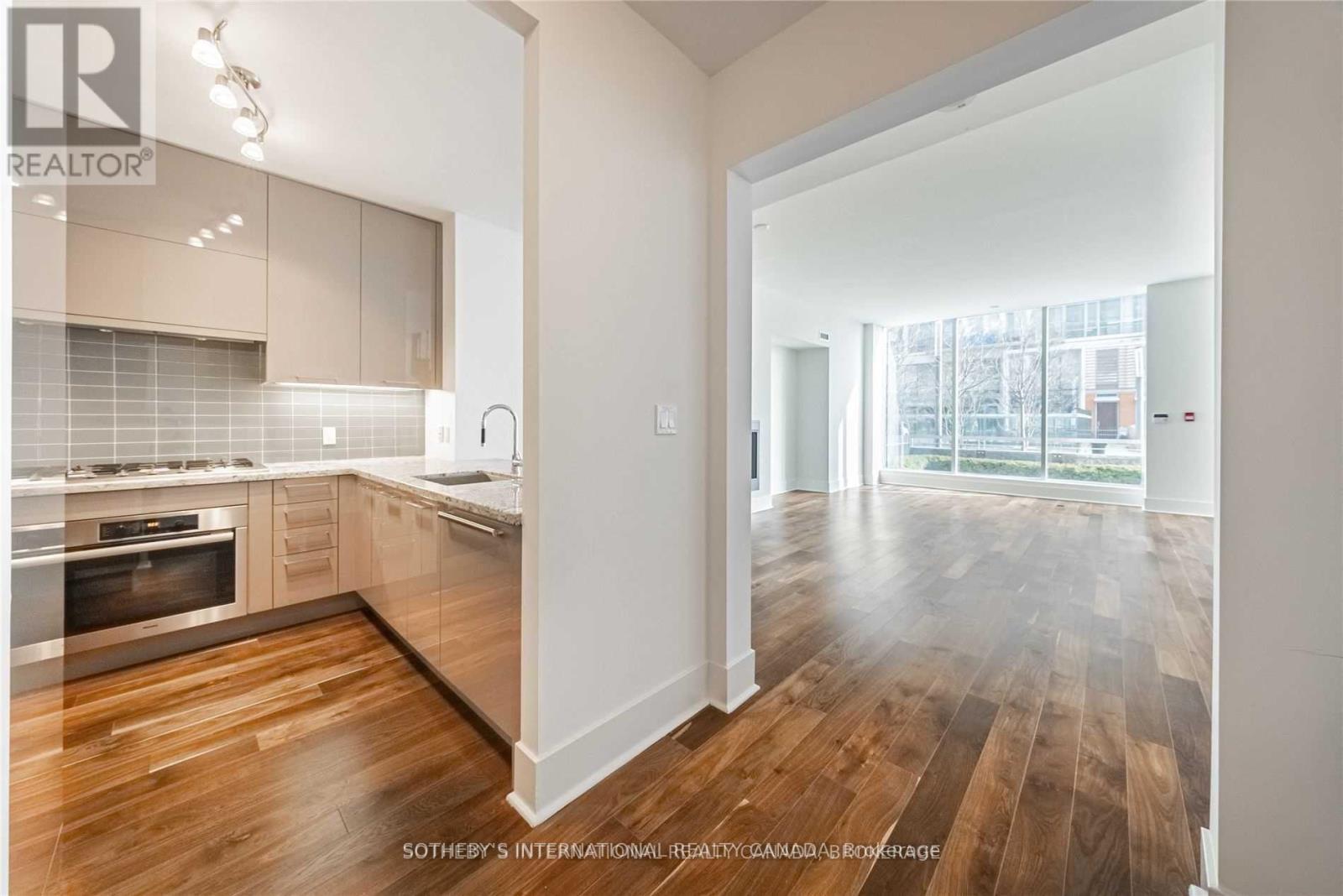 Th-113 - 29 Queens Quay E Property Photo 5