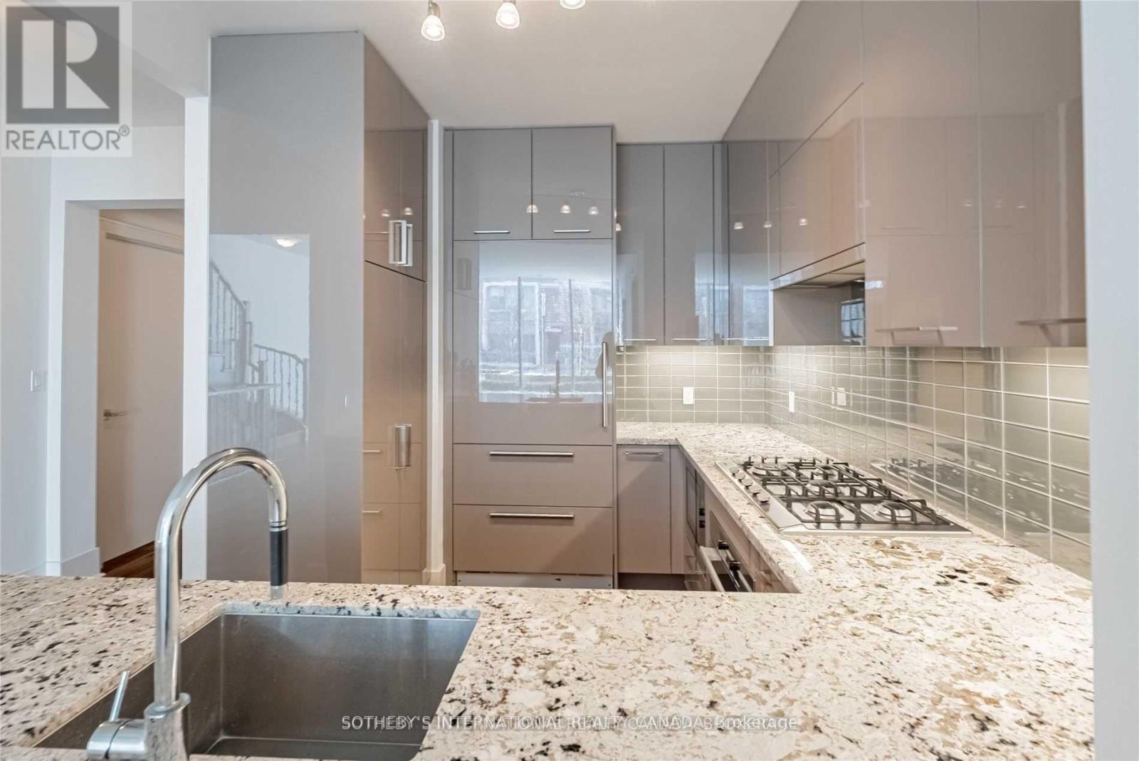 Th-113 - 29 Queens Quay E Property Photo 7