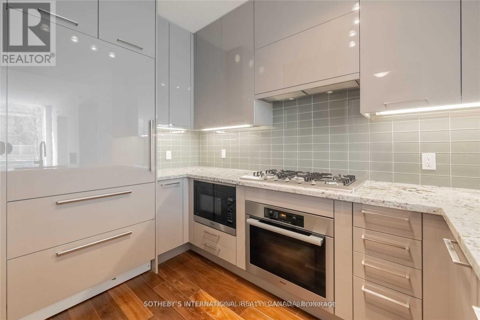Th-113 - 29 Queens Quay E Property Photo 8
