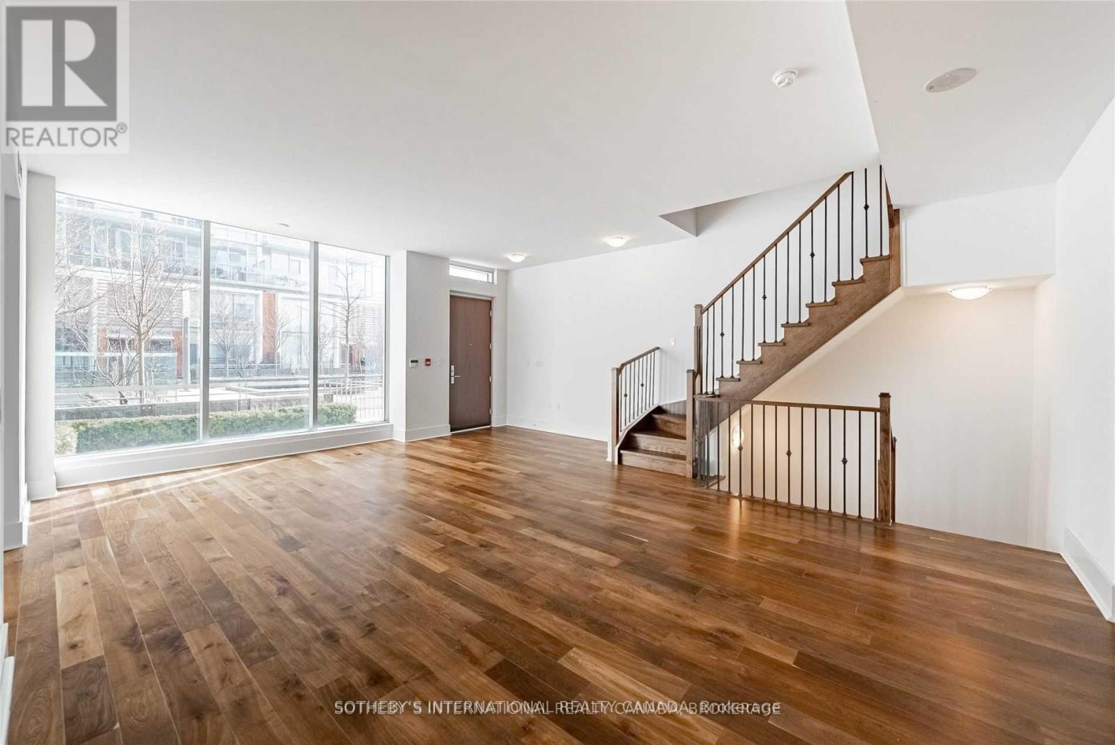 Th-113 - 29 Queens Quay E Property Photo 11