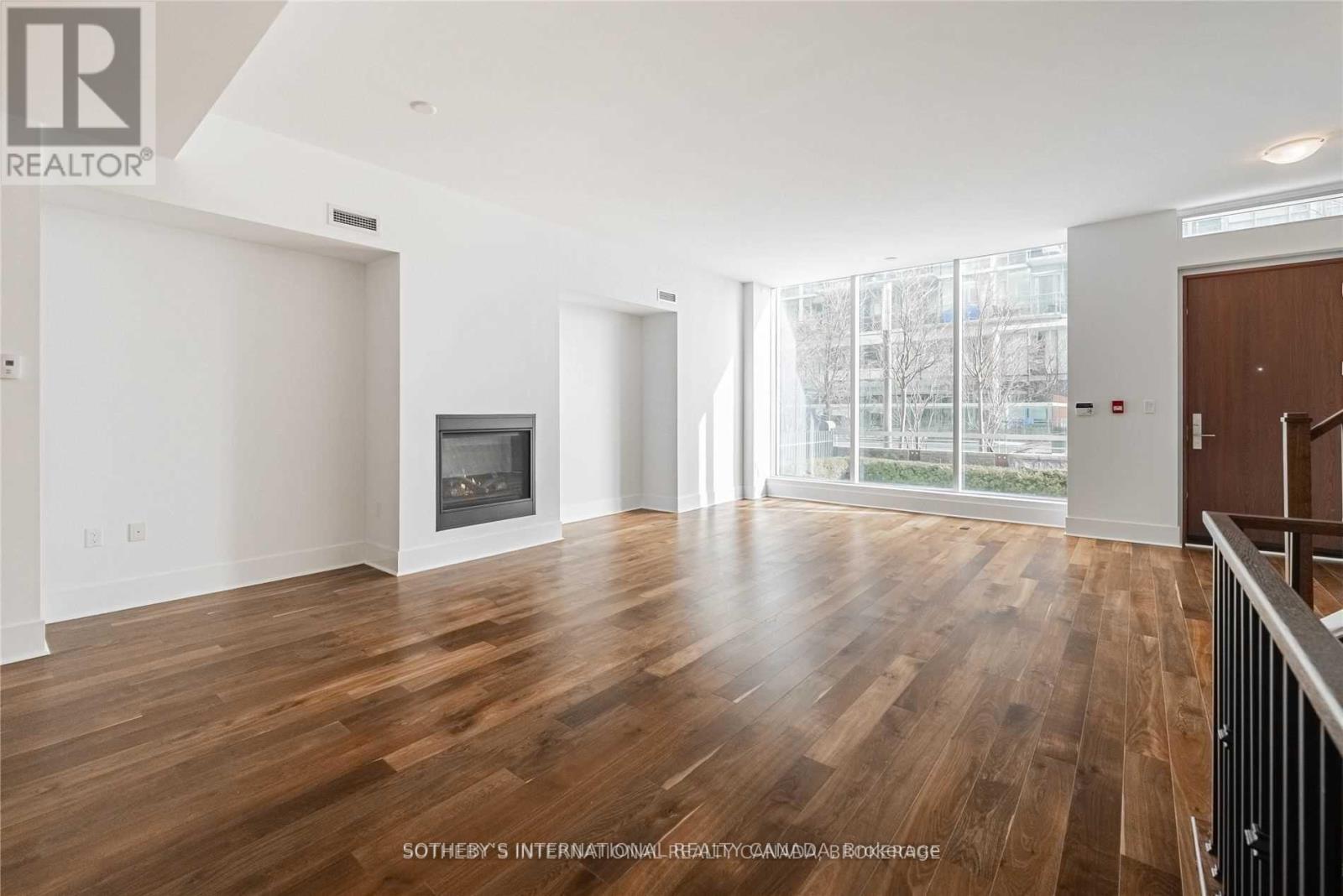 Th-113 - 29 Queens Quay E Property Photo 13