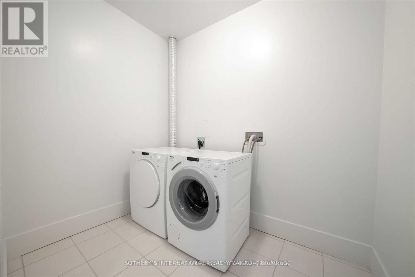 Th-113 - 29 Queens Quay E Property Photo 18